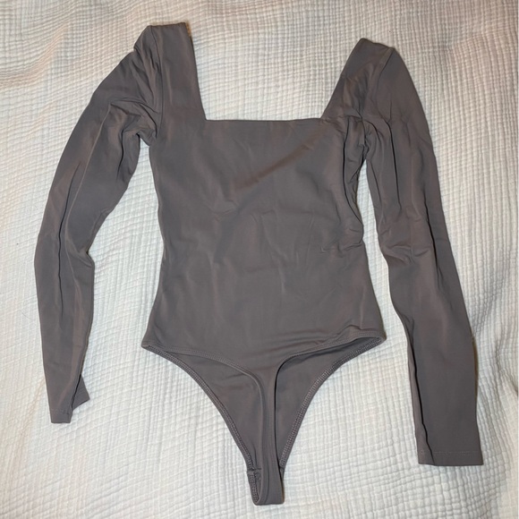 Aritzia babaton square neck long sleeve bodysuit - Picture 3 of 3